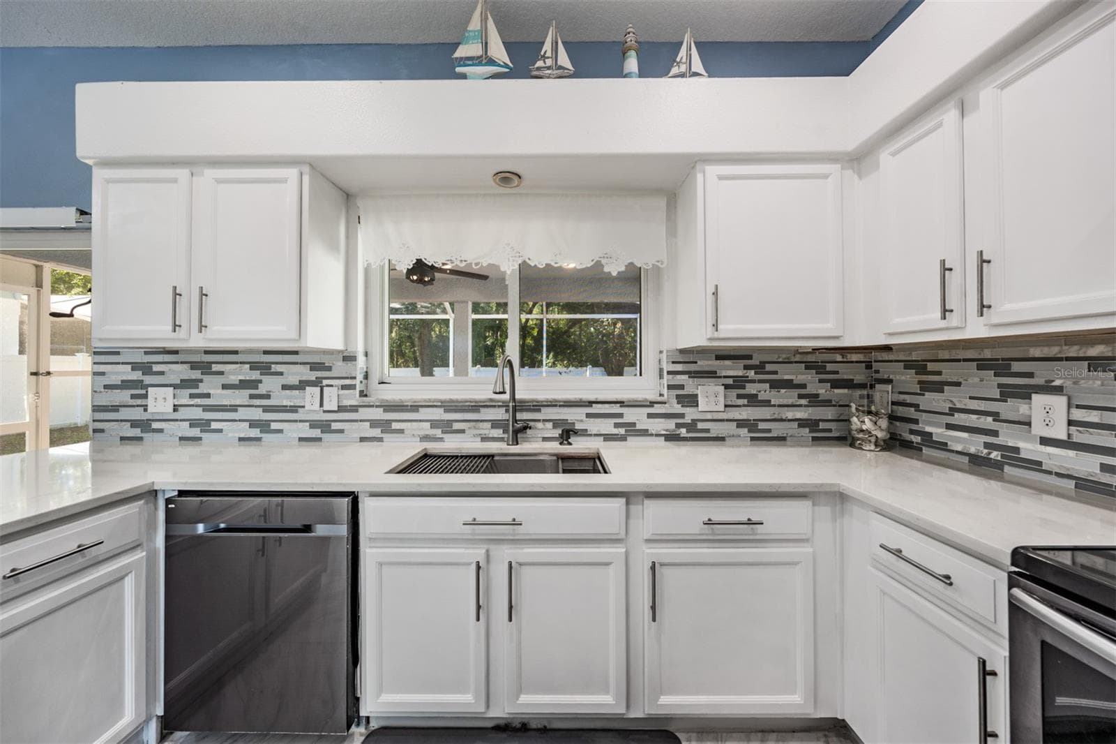 Single Family Residence at 380 ROSALIND LN, OLDSMAR, photo 12 of 55