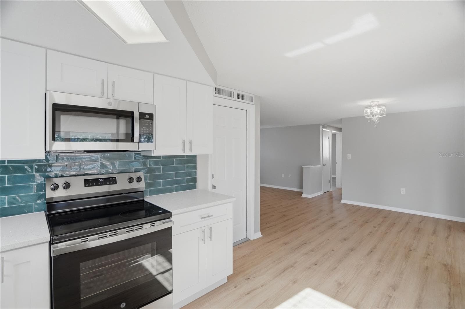 Single Family Residence at 3104 SALISBURY DR, HOLIDAY, photo 10 of 29