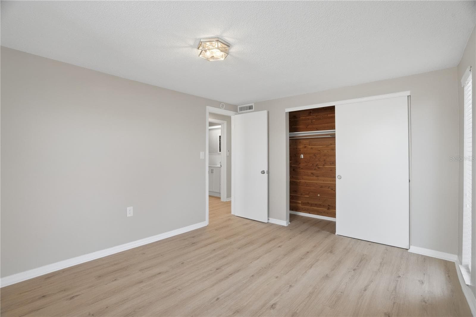 Single Family Residence at 3104 SALISBURY DR, HOLIDAY, photo 13 of 29