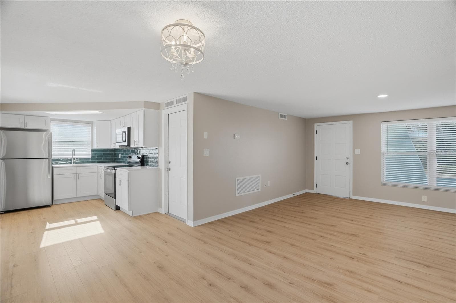 Single Family Residence at 3104 SALISBURY DR, HOLIDAY, photo 18 of 29
