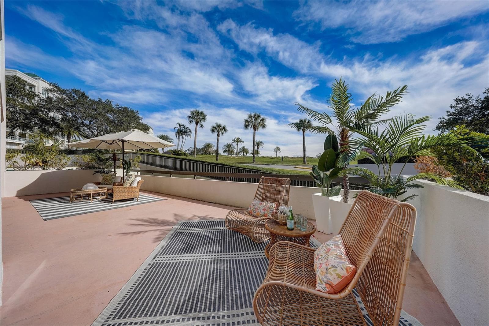 Large Terrace - 6 BELLEVIEW BLVD #101, BELLEAIR