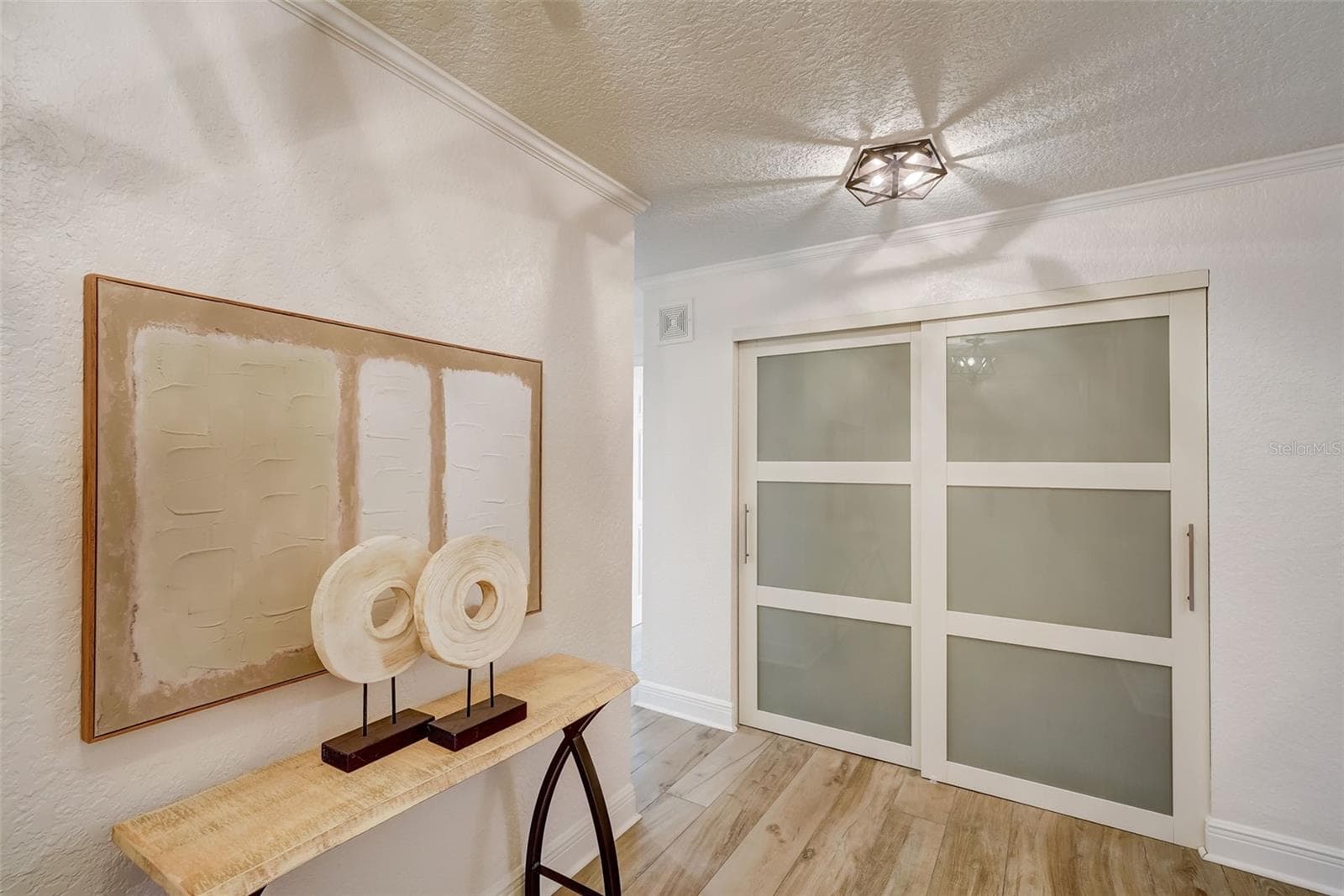Entry - 6 BELLEVIEW BLVD #101, BELLEAIR