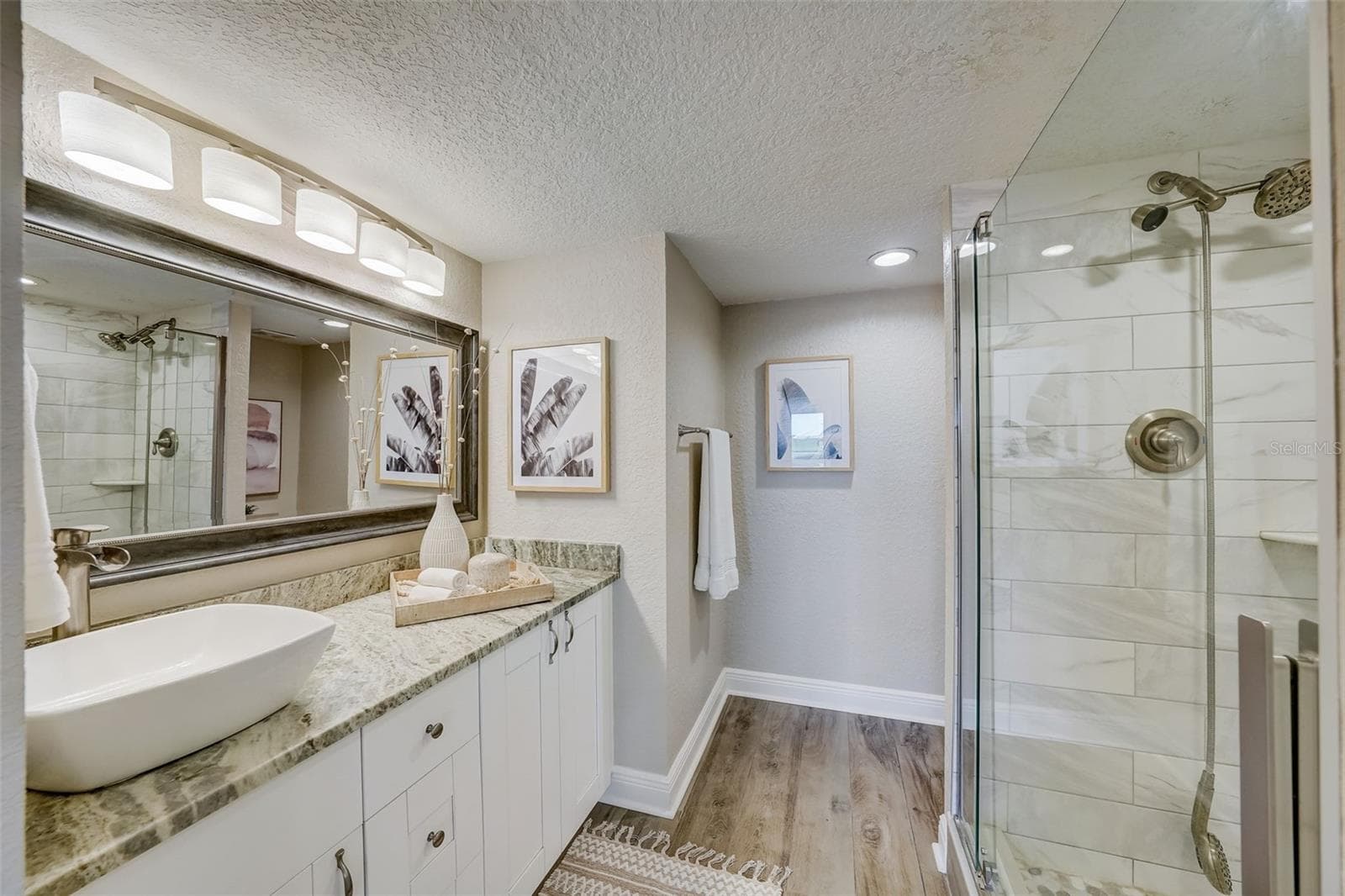 Guest Bathroom - 6 BELLEVIEW BLVD #101, BELLEAIR
