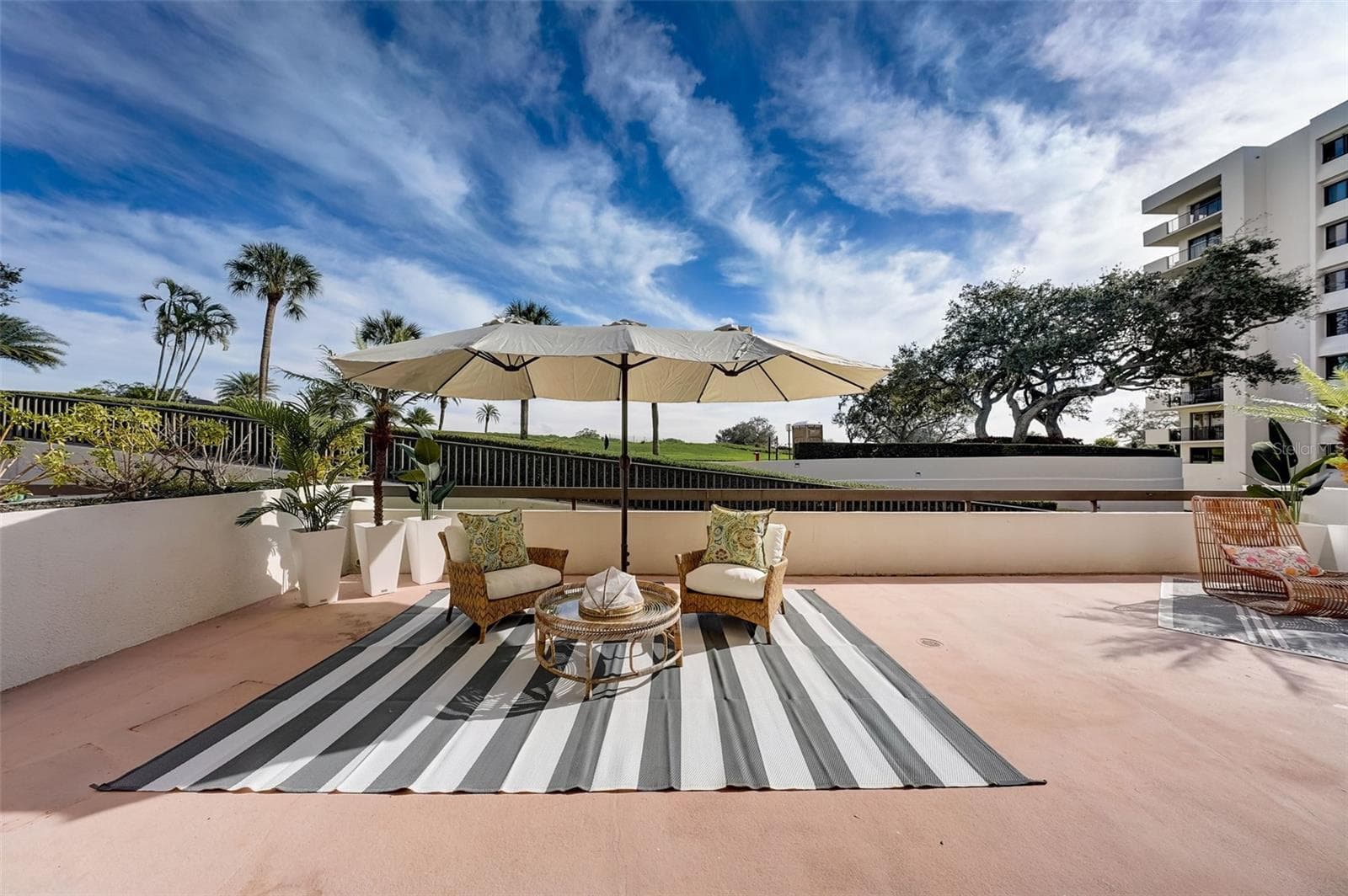 Large Terrace - 6 BELLEVIEW BLVD #101, BELLEAIR