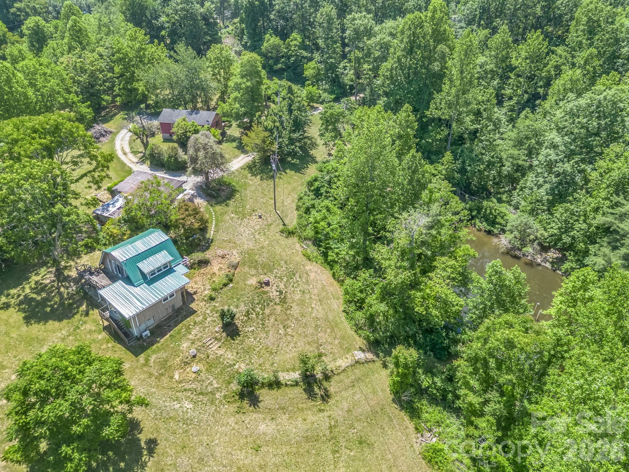 255 & 257 Crescent St - 255 & 257 Crescent Street, Saluda