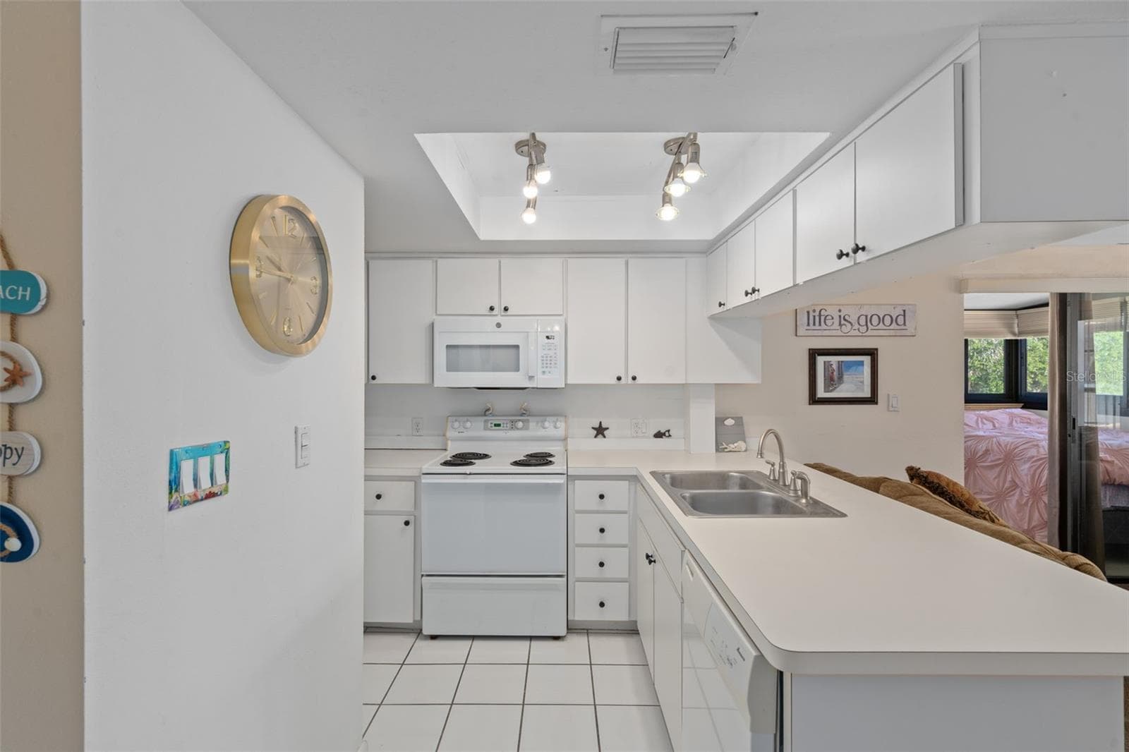 Condominium at 2571 CYPRUS DR #1-201, PALM HARBOR, photo 16 of 77