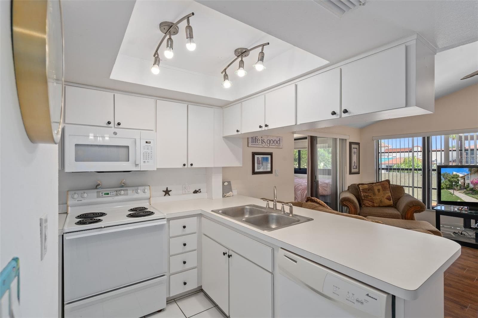Condominium at 2571 CYPRUS DR #1-201, PALM HARBOR, photo 17 of 77