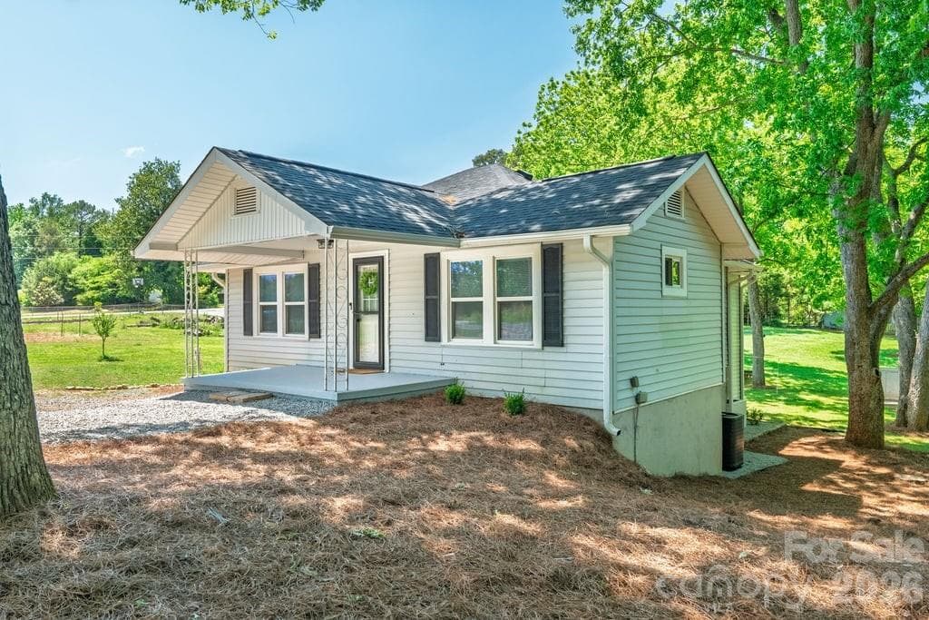 Single Family Residence at Gastonia, photo 4 of 43