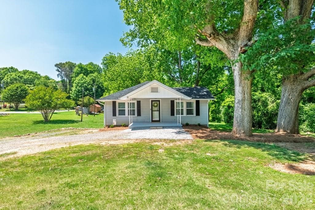 Single Family Residence at Gastonia, photo 3 of 43
