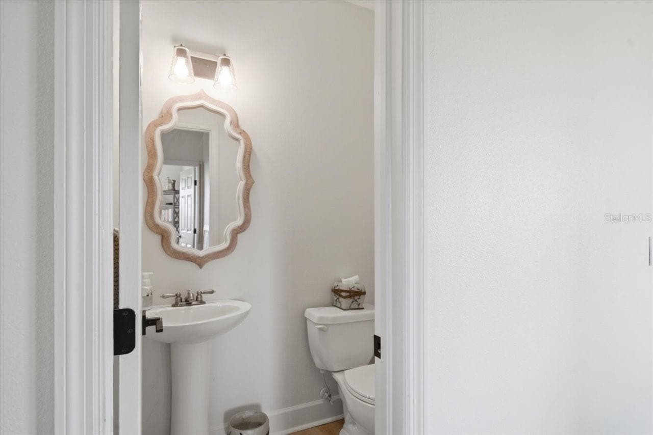 3rd level hall bath - 1130 S FLORIDA AVE, TARPON SPRINGS