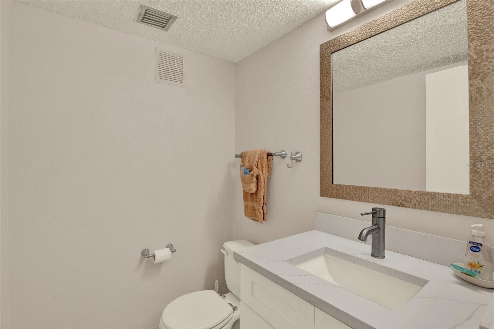 Half Bath - 169 MEDALLION BLVD #E, MADEIRA BEACH