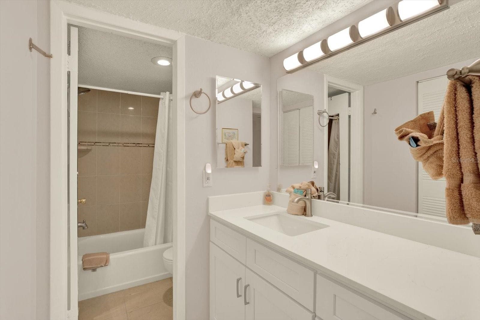 Primary Bathroom - 169 MEDALLION BLVD #E, MADEIRA BEACH