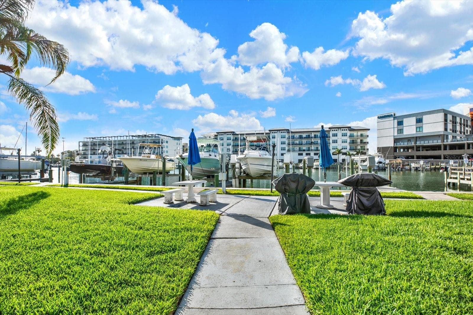 Community Grill - 169 MEDALLION BLVD #E, MADEIRA BEACH