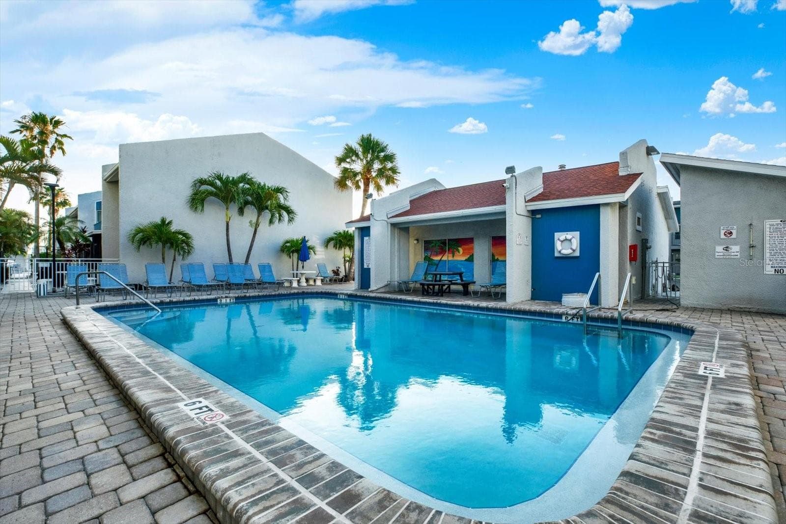 Community Swimming Pool - 169 MEDALLION BLVD #E, MADEIRA BEACH