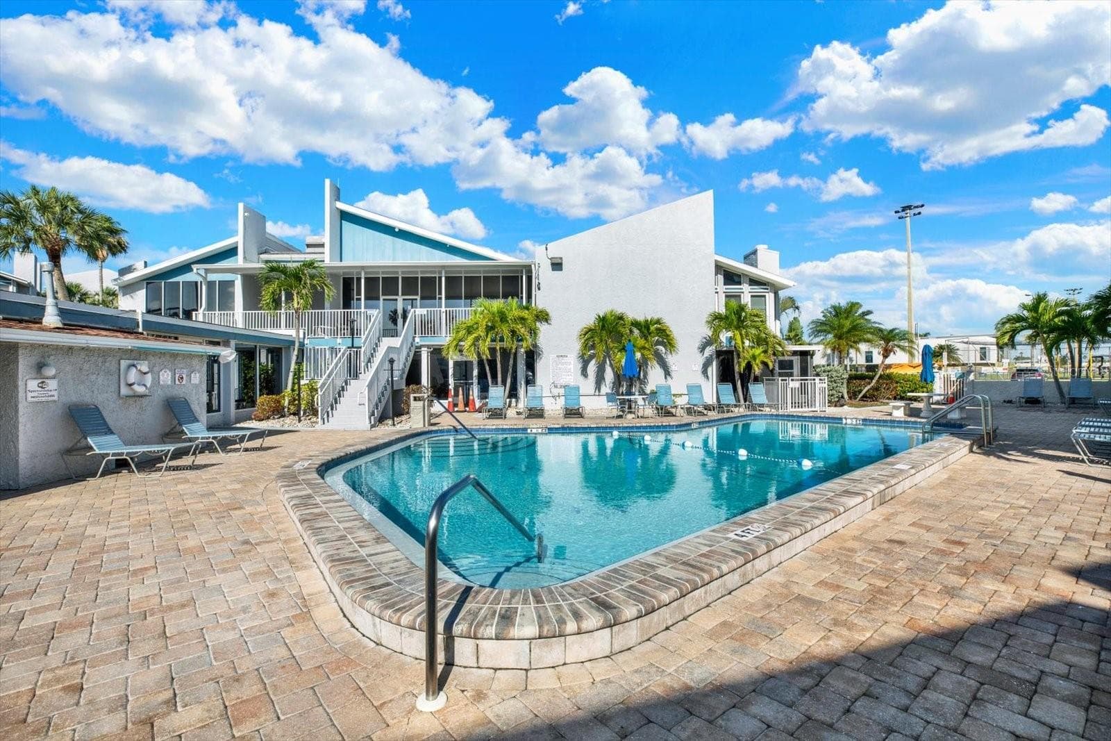 Community Swimming Pool - 169 MEDALLION BLVD #E, MADEIRA BEACH