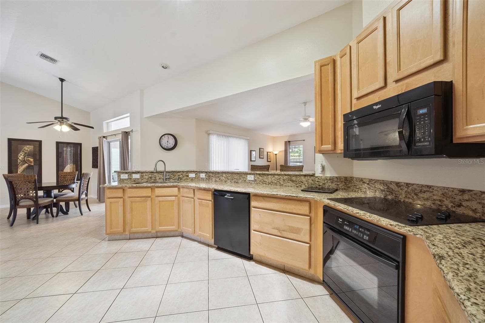 Large Spacious Kitchen - 21101 BRAVEHEART DR, LEESBURG