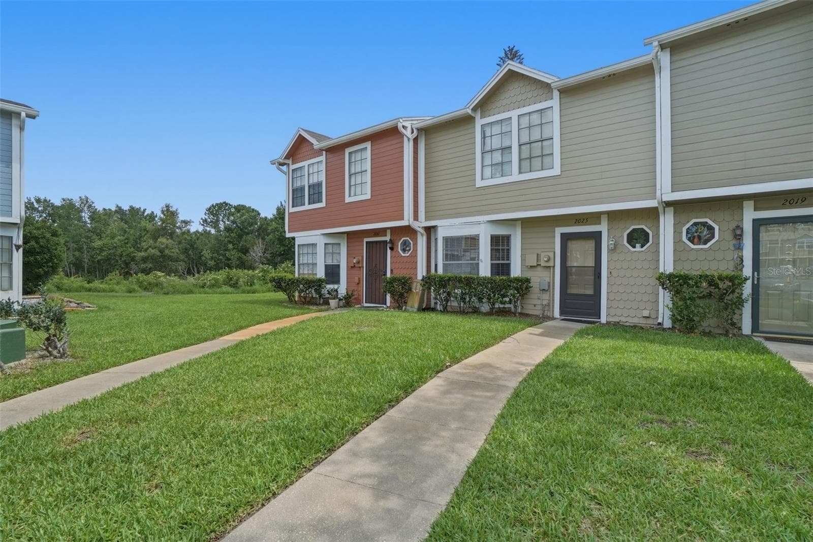 Townhouse at 2025 WATERLEAF ST, ORLANDO, photo 2 of 43