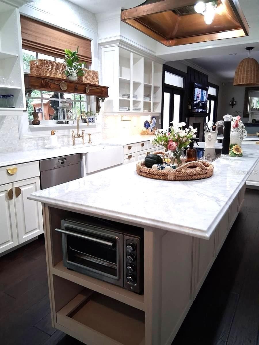 Custom touches everywhere you loo including Waterfall egdes on Marble. Very Lg Island - 3171 DICK WILSON DR, SARASOTA