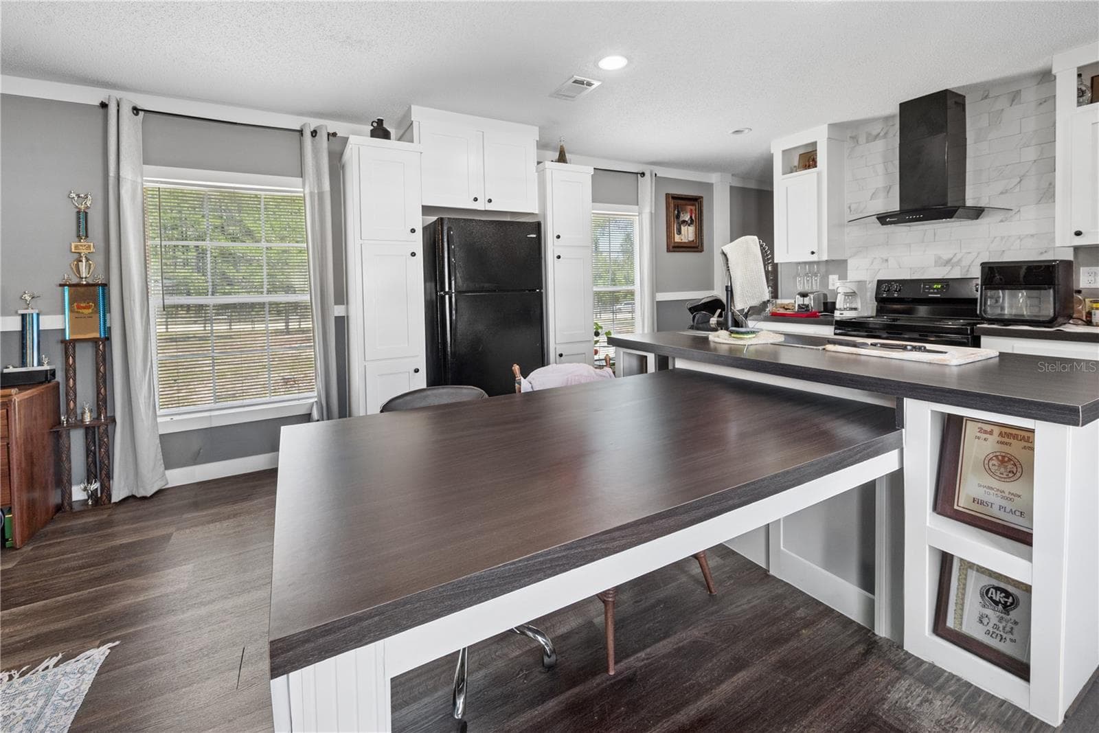 Manufactured Home at 191 NE 136TH CT, WILLISTON, photo 9 of 33