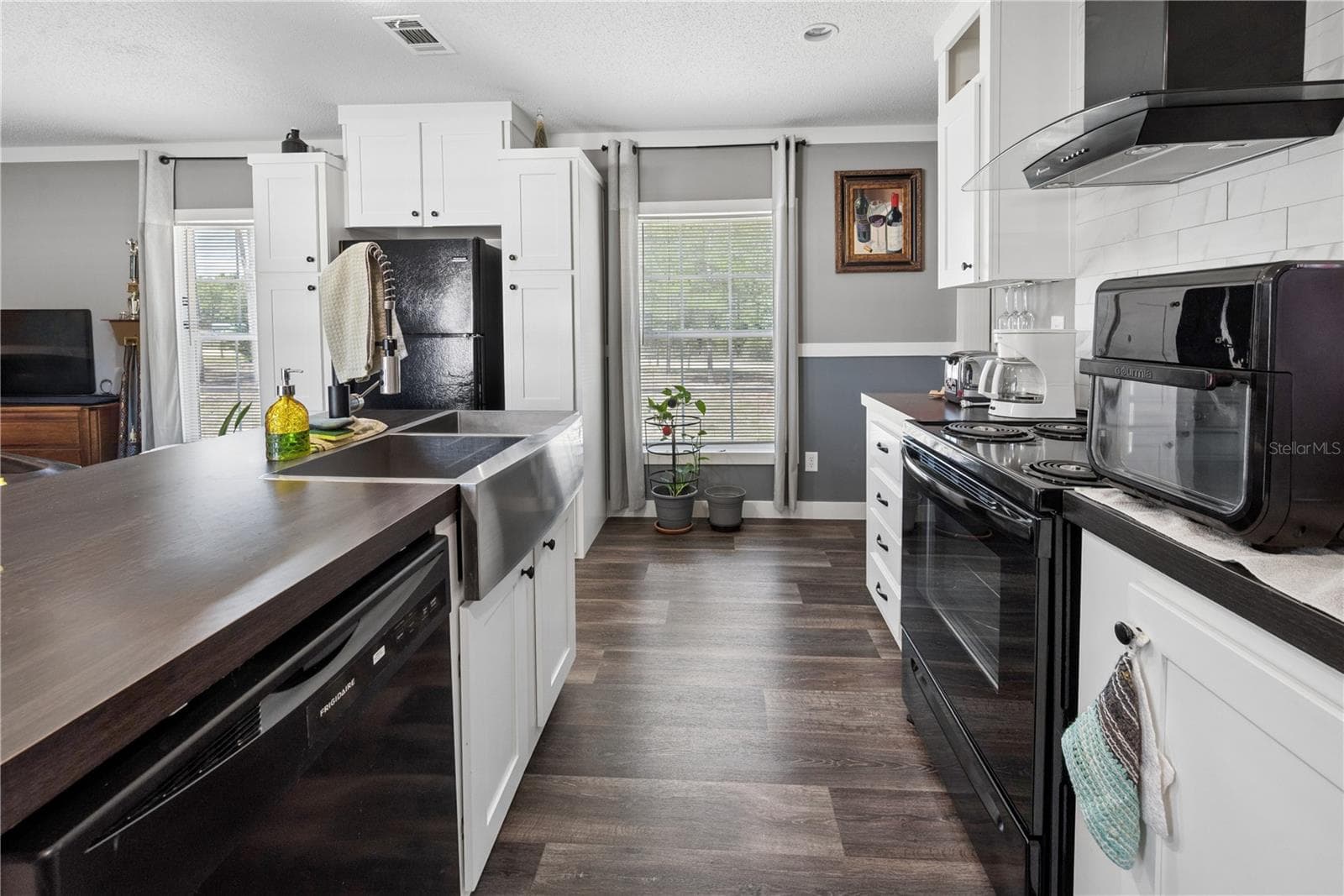 Manufactured Home at 191 NE 136TH CT, WILLISTON, photo 7 of 33
