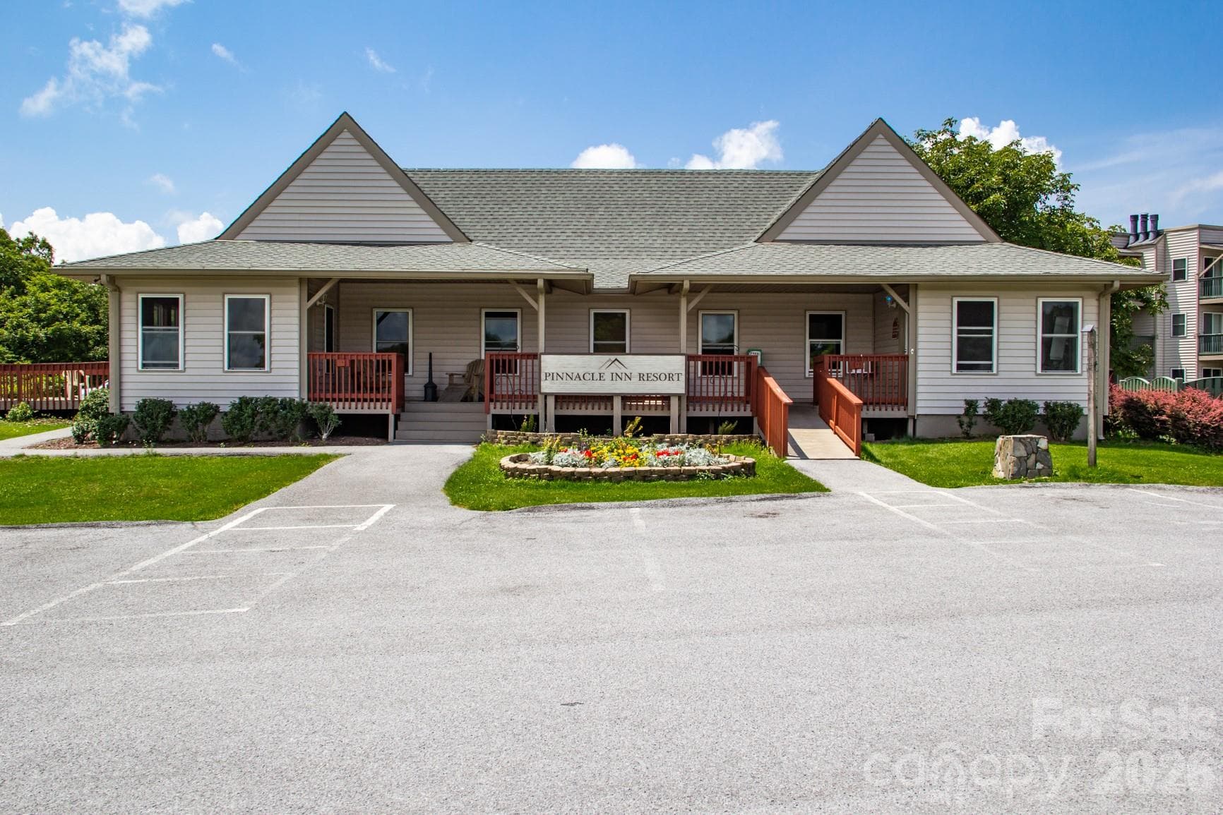 Pinnacle Inn Offices - Beech Mountain