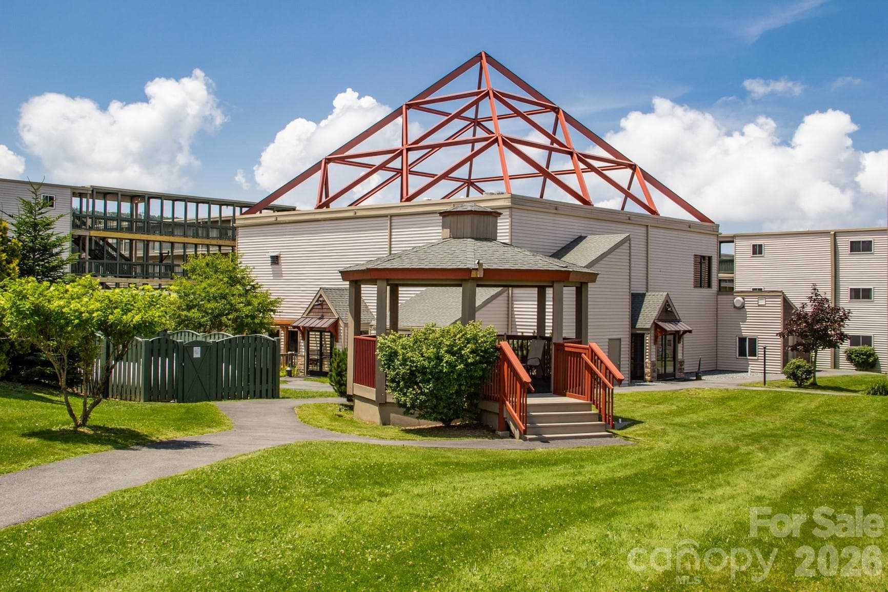 All Seasons Center with indoor pool and many amenities - Beech Mountain