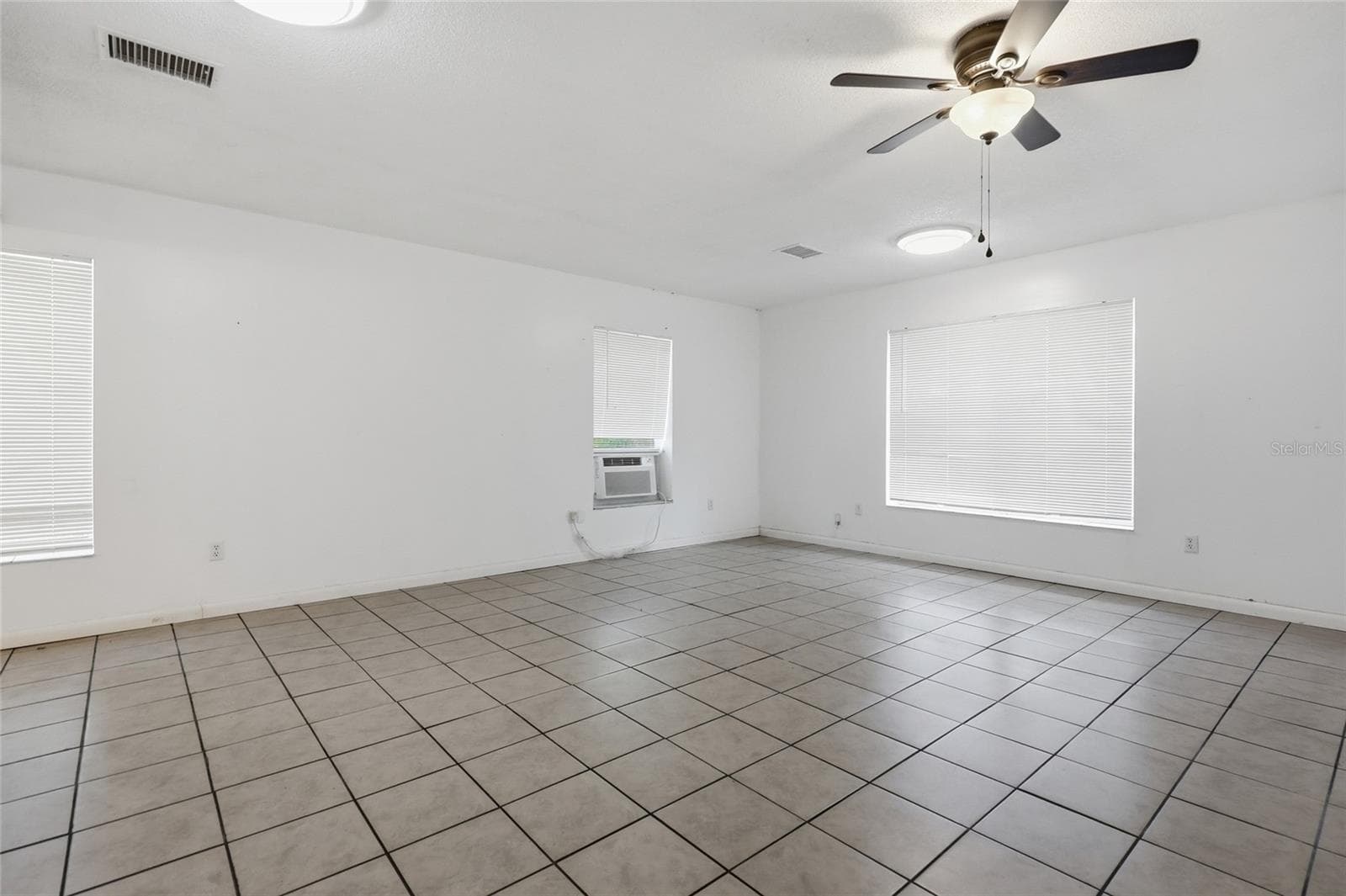Single Family Residence at 401 SE FALCON RD, BRANFORD, photo 58 of 76