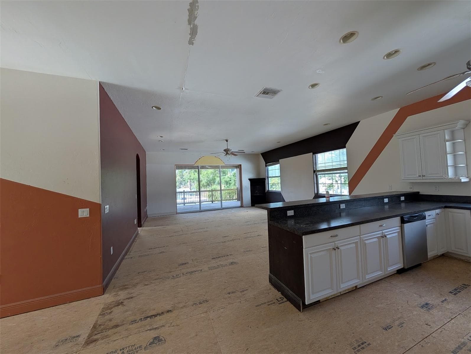 Single Family Residence at 3006 HAWTHORNE ST, SARASOTA, photo 6 of 14
