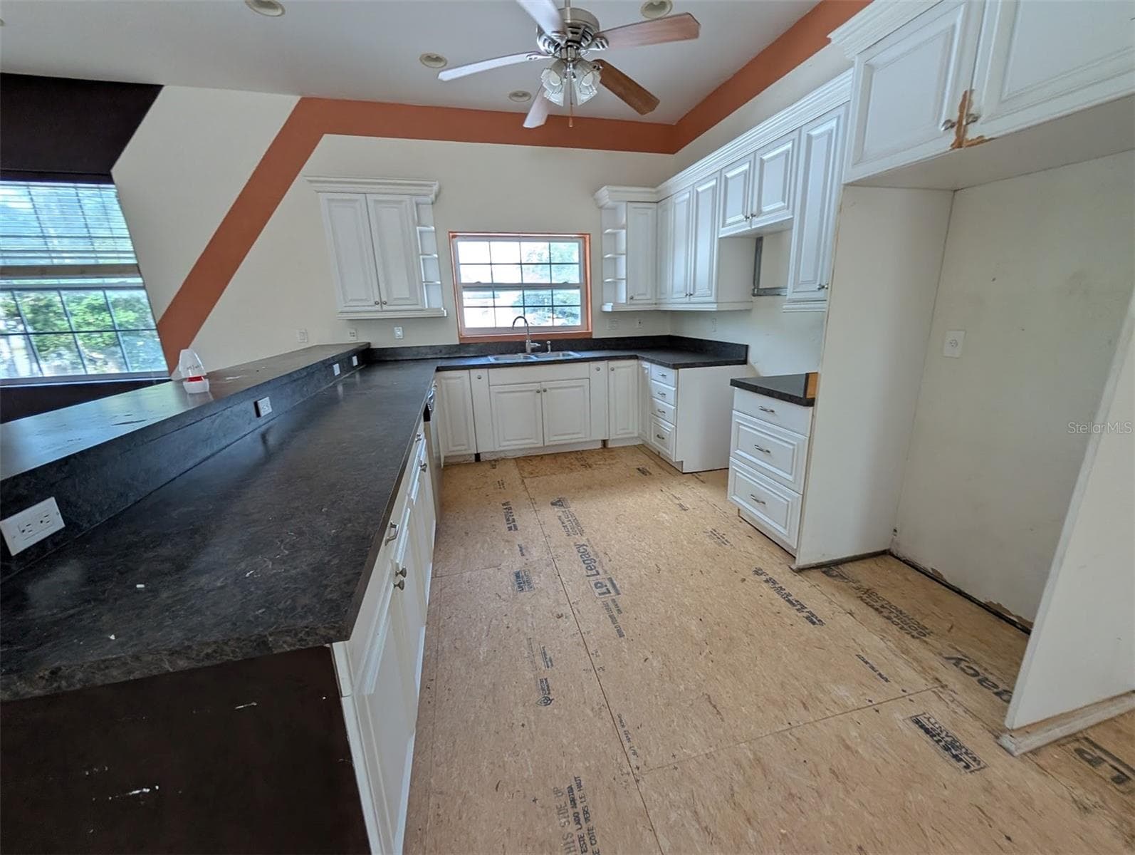 Single Family Residence at 3006 HAWTHORNE ST, SARASOTA, photo 13 of 14