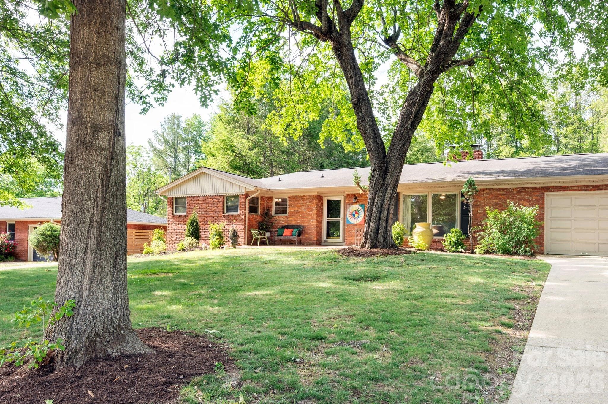 Lovely lush mature lanscaping - 25 Bevlyn Drive, Asheville