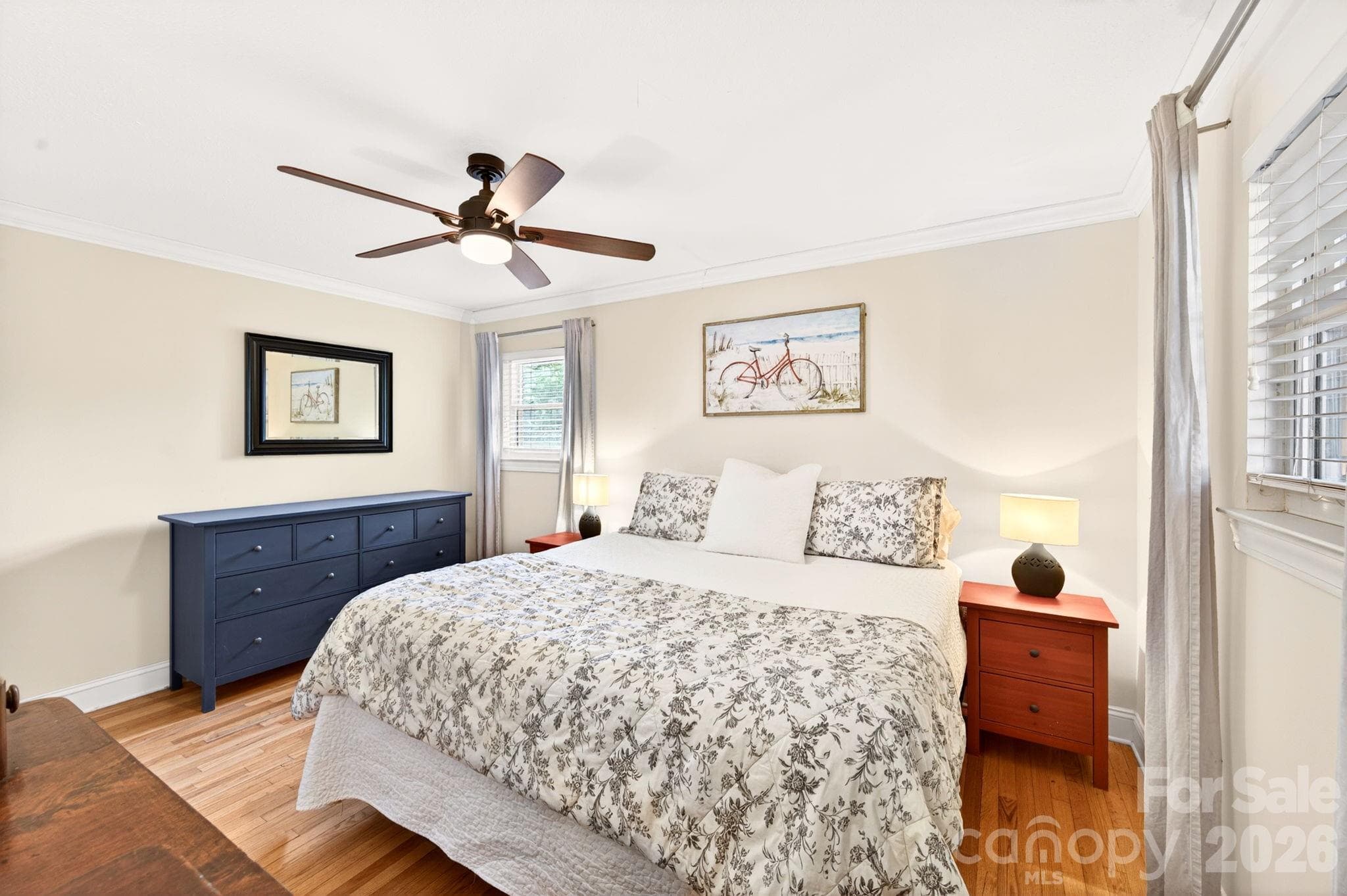 Primary bedroom with ensuite bathroom - 25 Bevlyn Drive, Asheville
