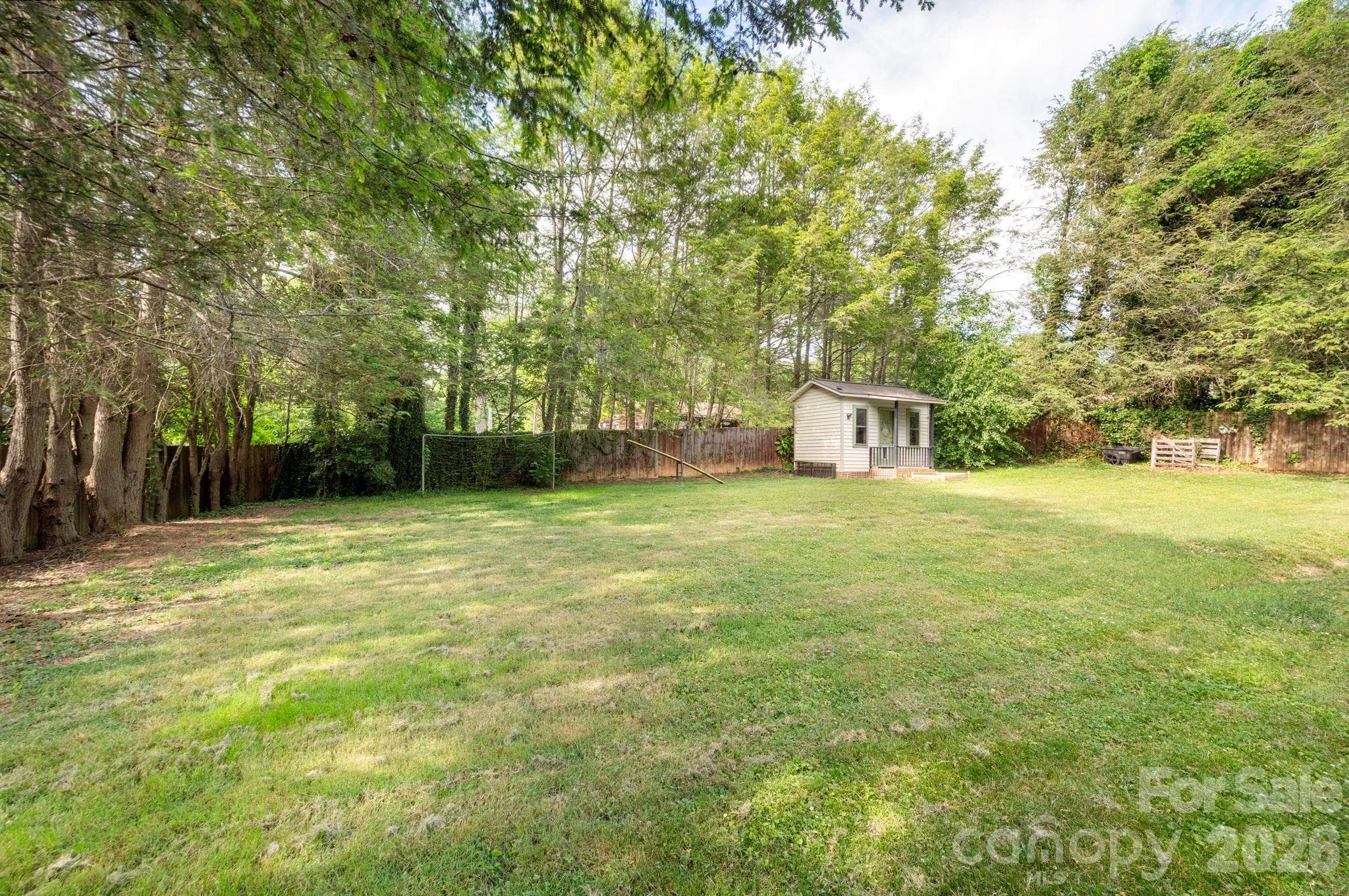 Large flat, fully fenced backyard - 25 Bevlyn Drive, Asheville