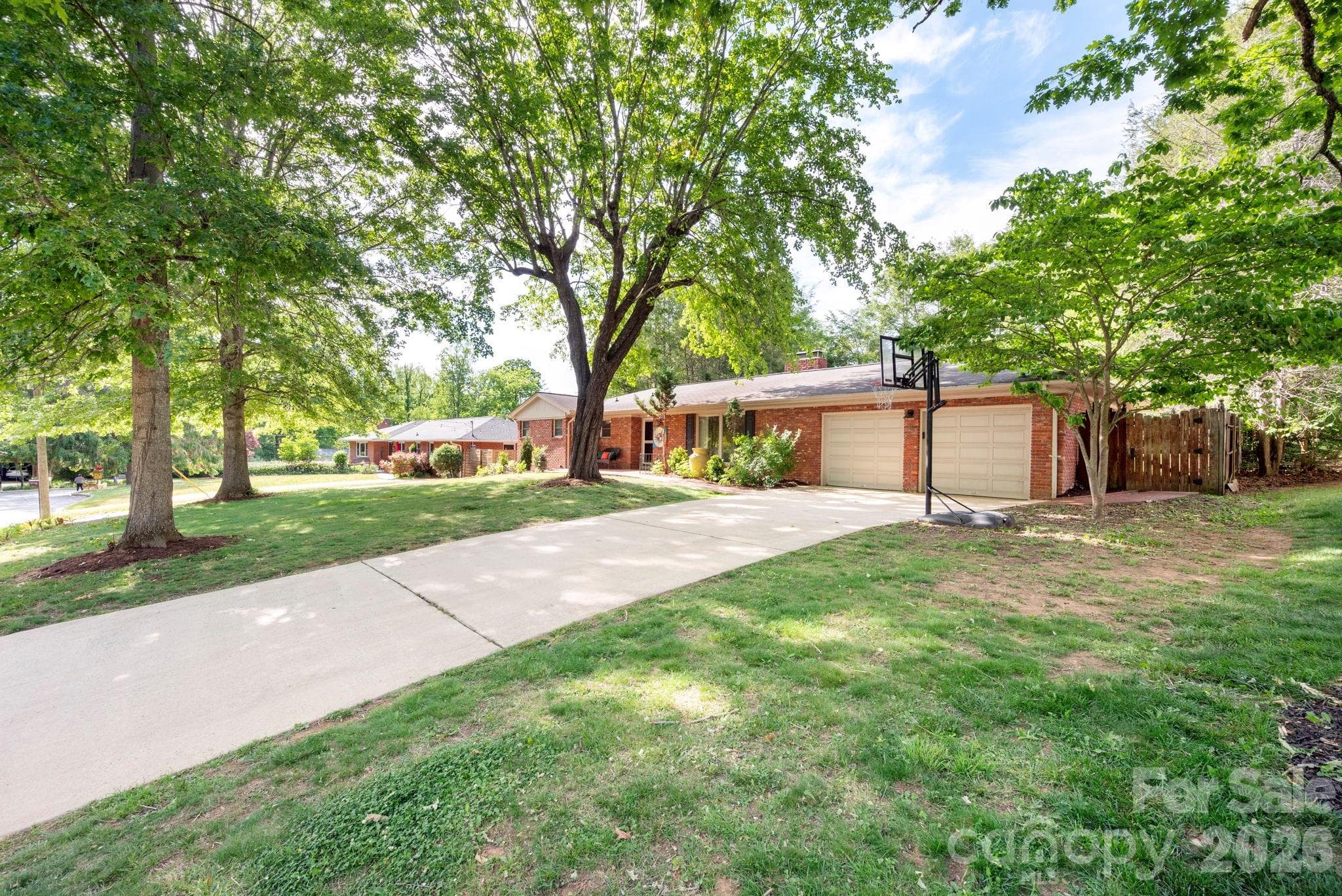 Two bay garage with flat driveway - 25 Bevlyn Drive, Asheville