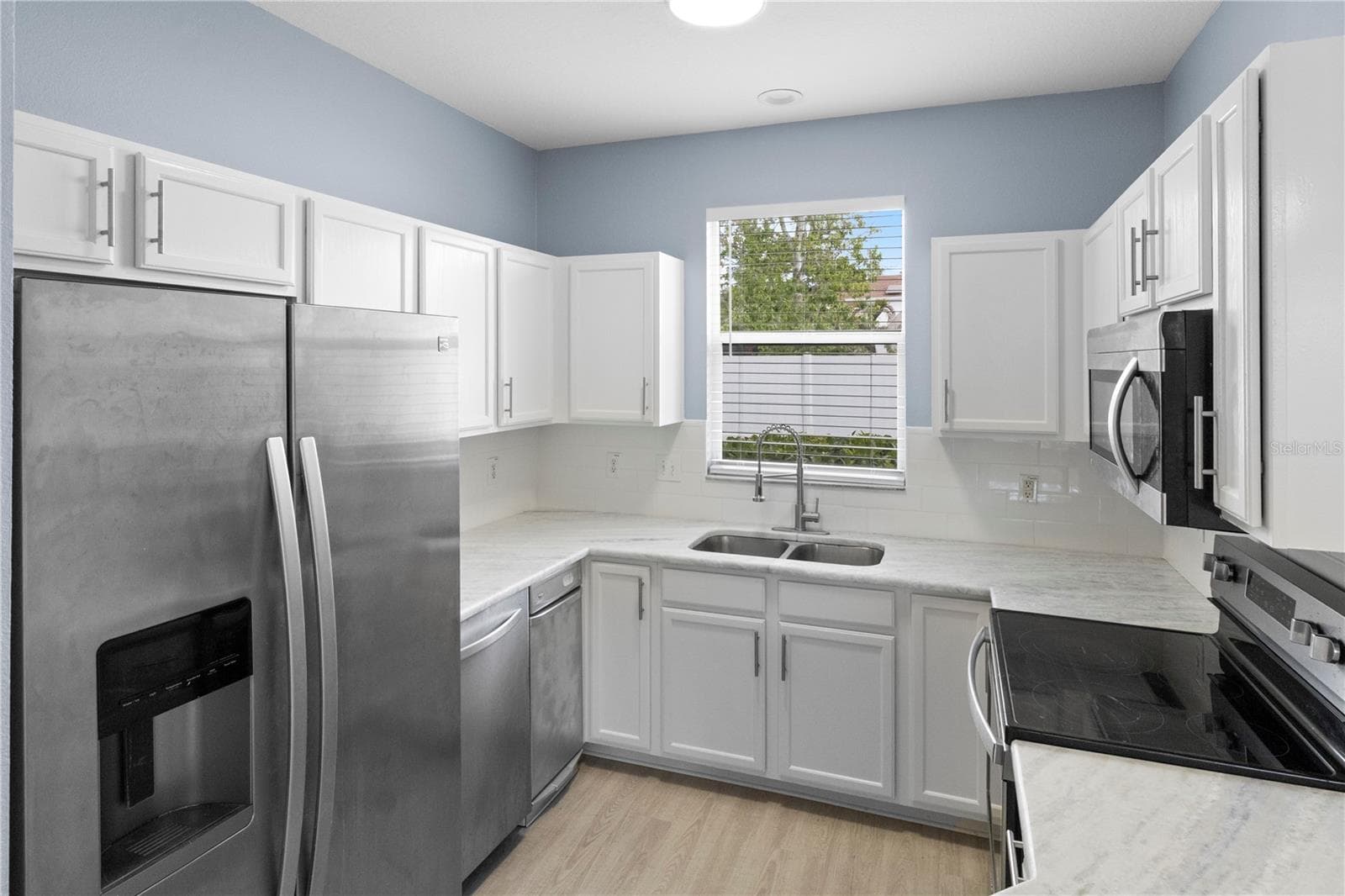 Townhouse at 12294 COUNTRY WHITE CIR, TAMPA, photo 7 of 21