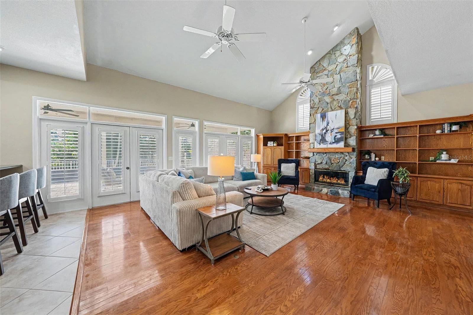 Single Family Residence at 833 MARCO DR NE, ST PETERSBURG, photo 7 of 51