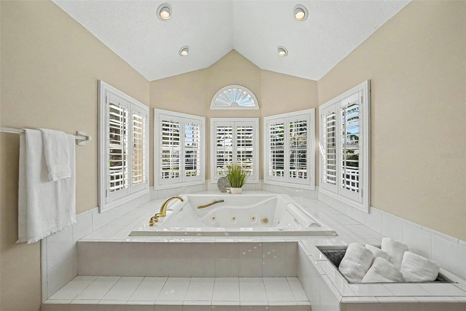 Single Family Residence at 833 MARCO DR NE, ST PETERSBURG, photo 28 of 51