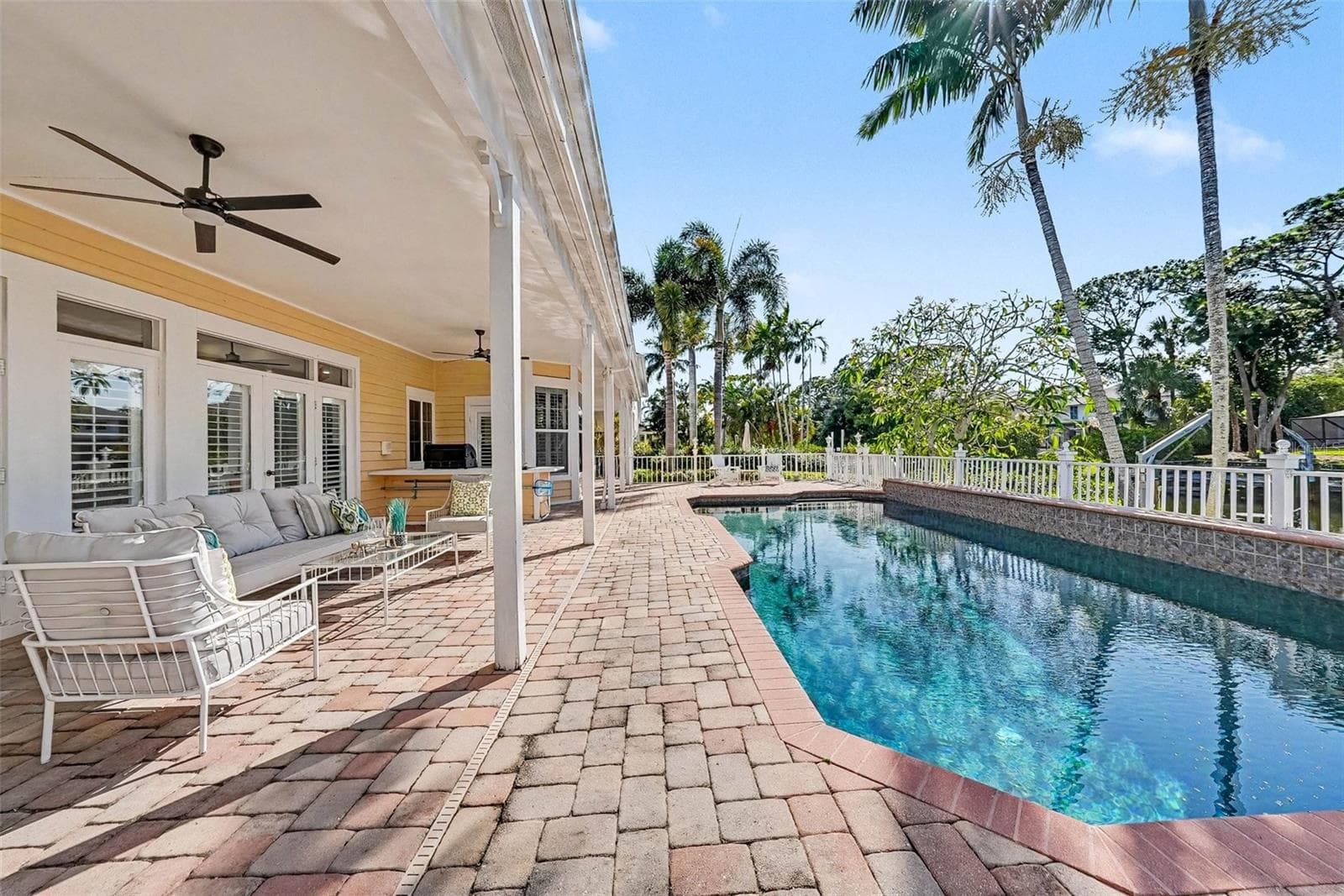 Single Family Residence at 833 MARCO DR NE, ST PETERSBURG, photo 42 of 51