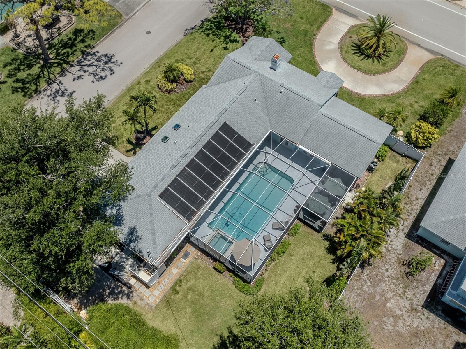 Notice Large pool and backyard - 500 ALHAMBRA RD, VENICE