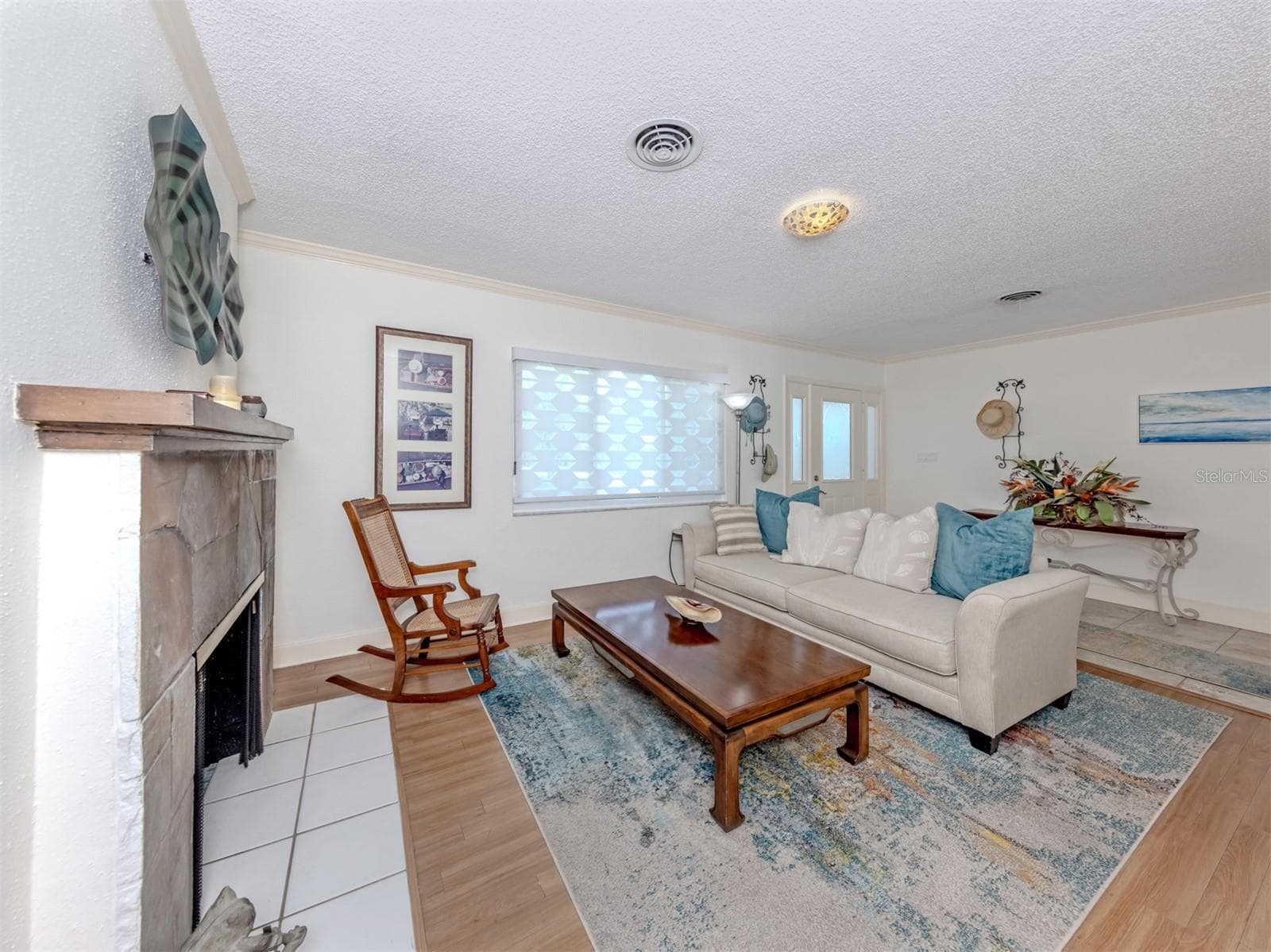 Cozy Living room with woodburning fireplace - 500 ALHAMBRA RD, VENICE