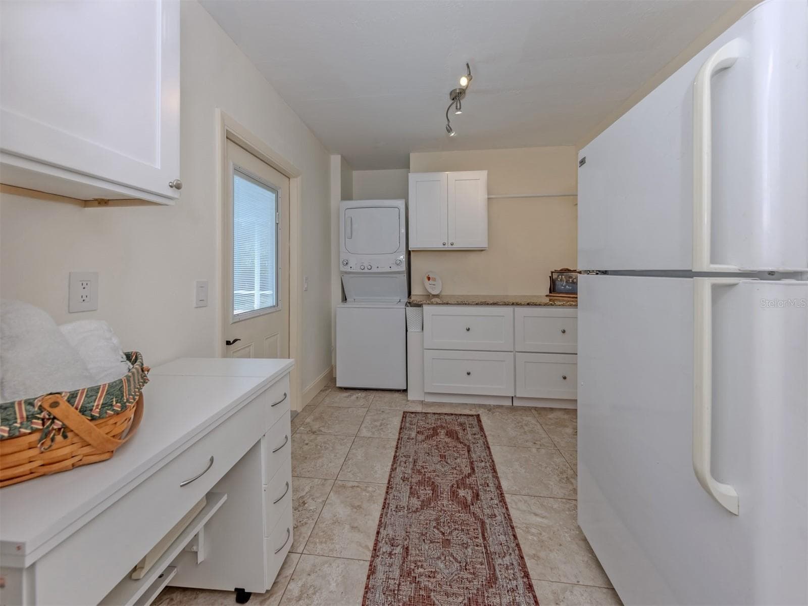 Laundry room with door leading to pool and second one to garage - 500 ALHAMBRA RD, VENICE