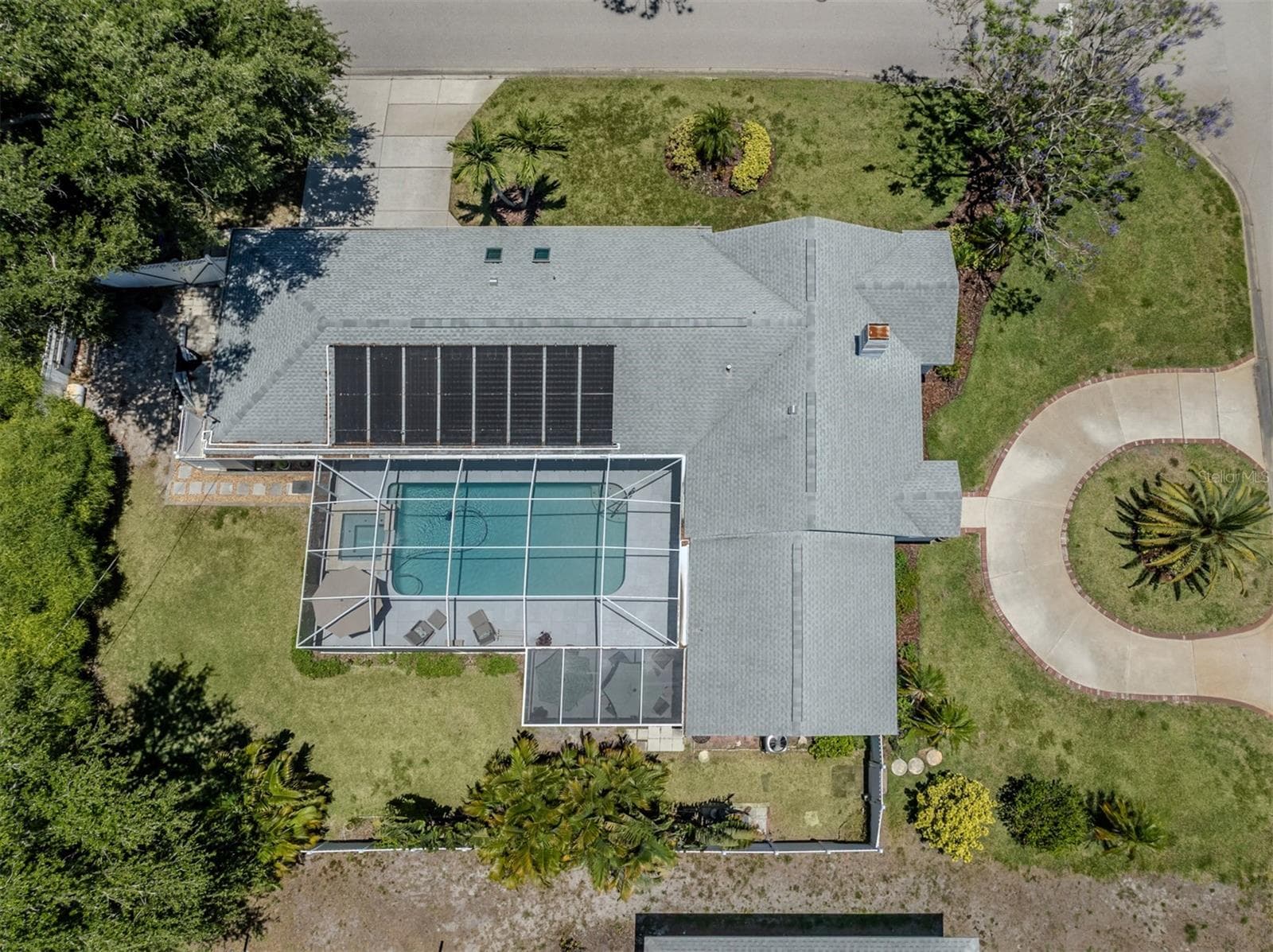 Oversized corner lot with side entrance - 500 ALHAMBRA RD, VENICE