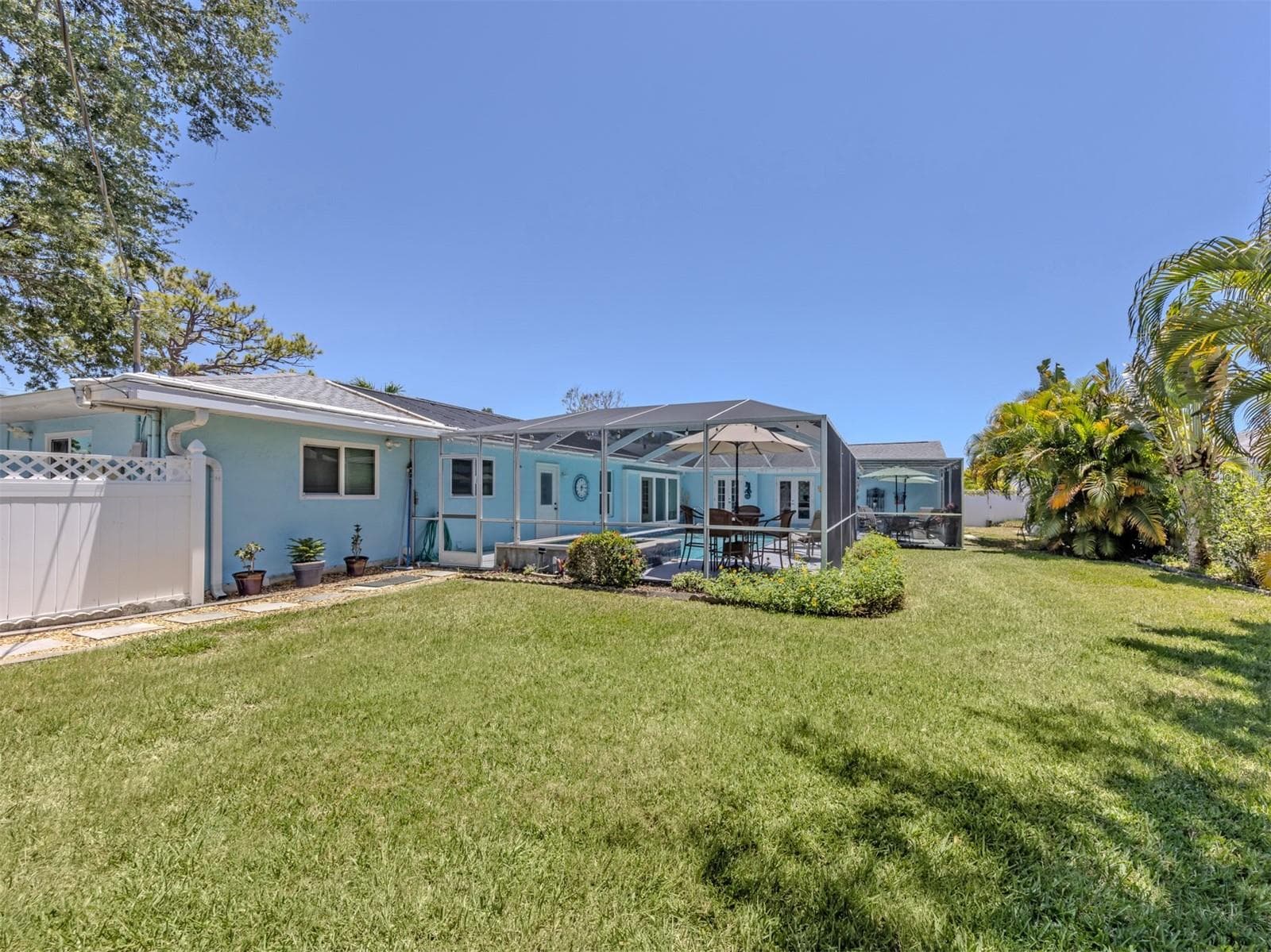 Large backyard - 500 ALHAMBRA RD, VENICE