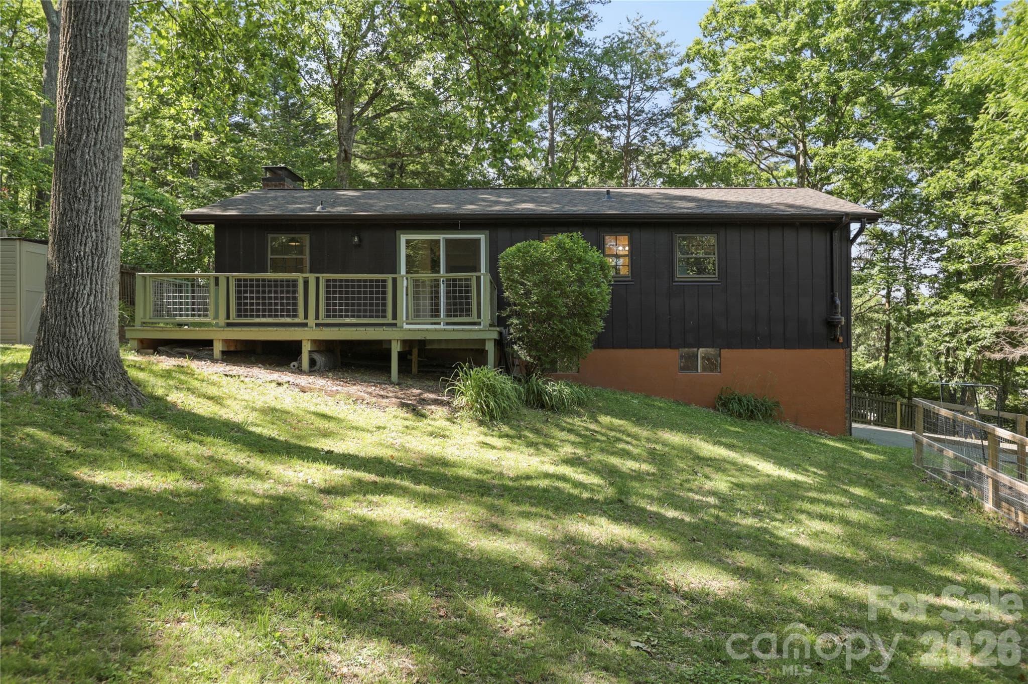 Large useable fenced yards are yard to find in the mountains, but 38 Nixon has it! - 38 Nixon Terrace, Asheville
