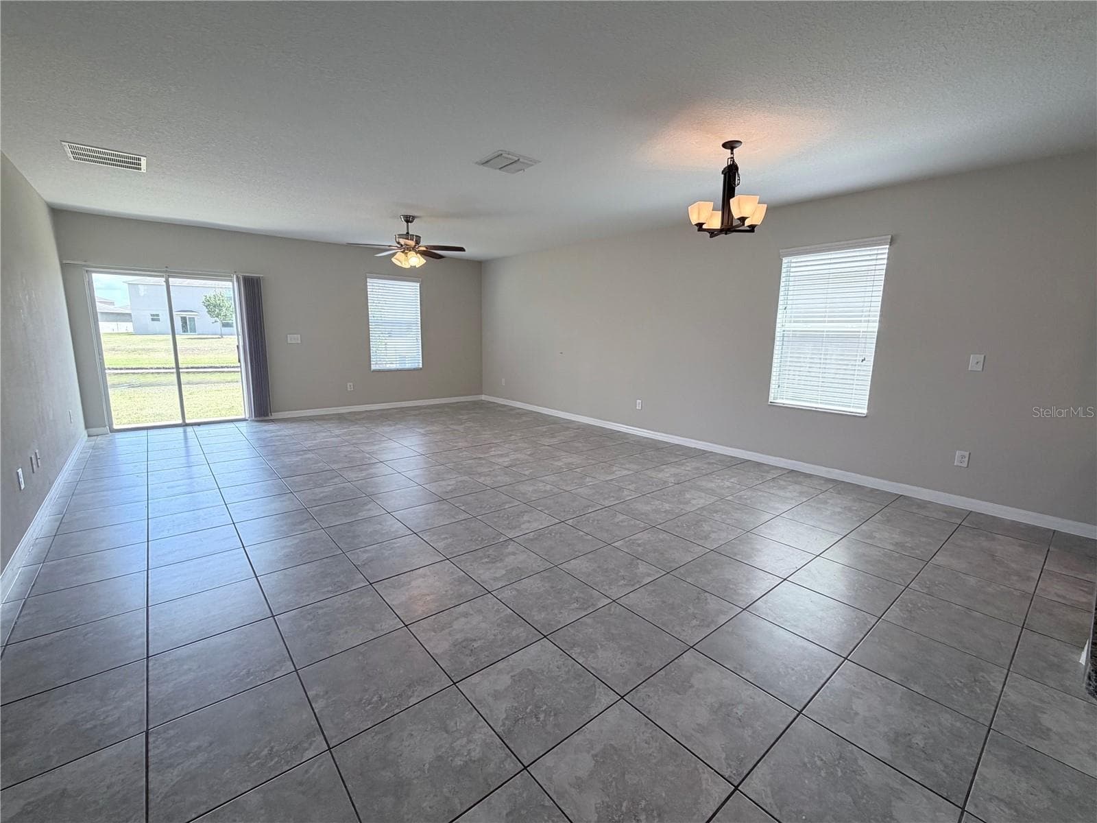 Single Family Residence at 10013 CRESTED FRINGE DR, RIVERVIEW, photo 7 of 25
