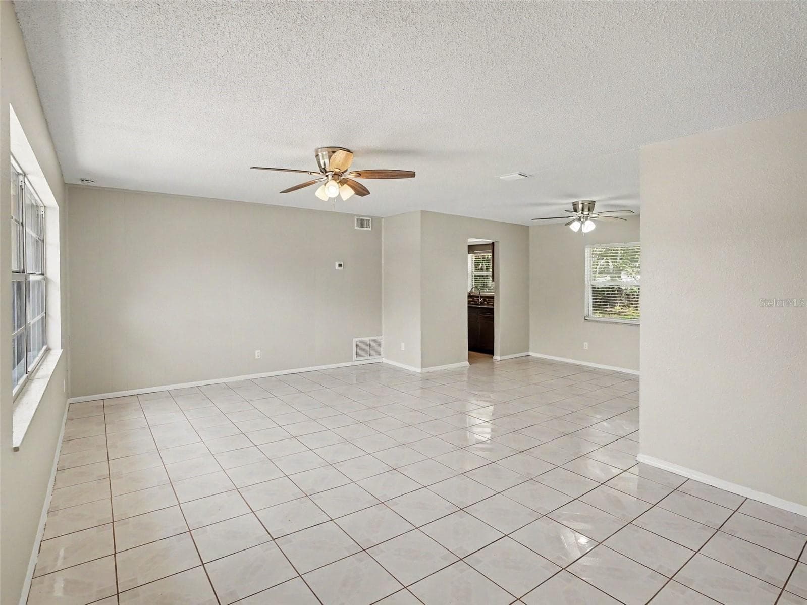 Single Family Residence at 615 THOMAS JEFFERSON WAY, ORLANDO, photo 8 of 21