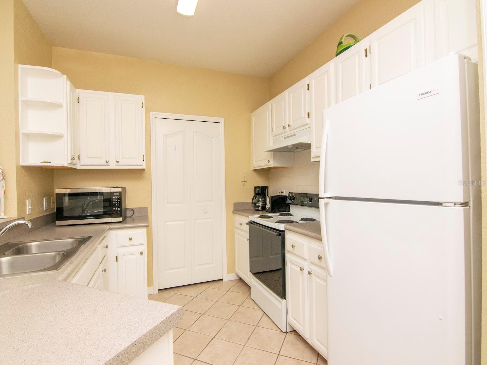 Kitchen - 5815 LEGACY CRESCENT PL #202, RIVERVIEW