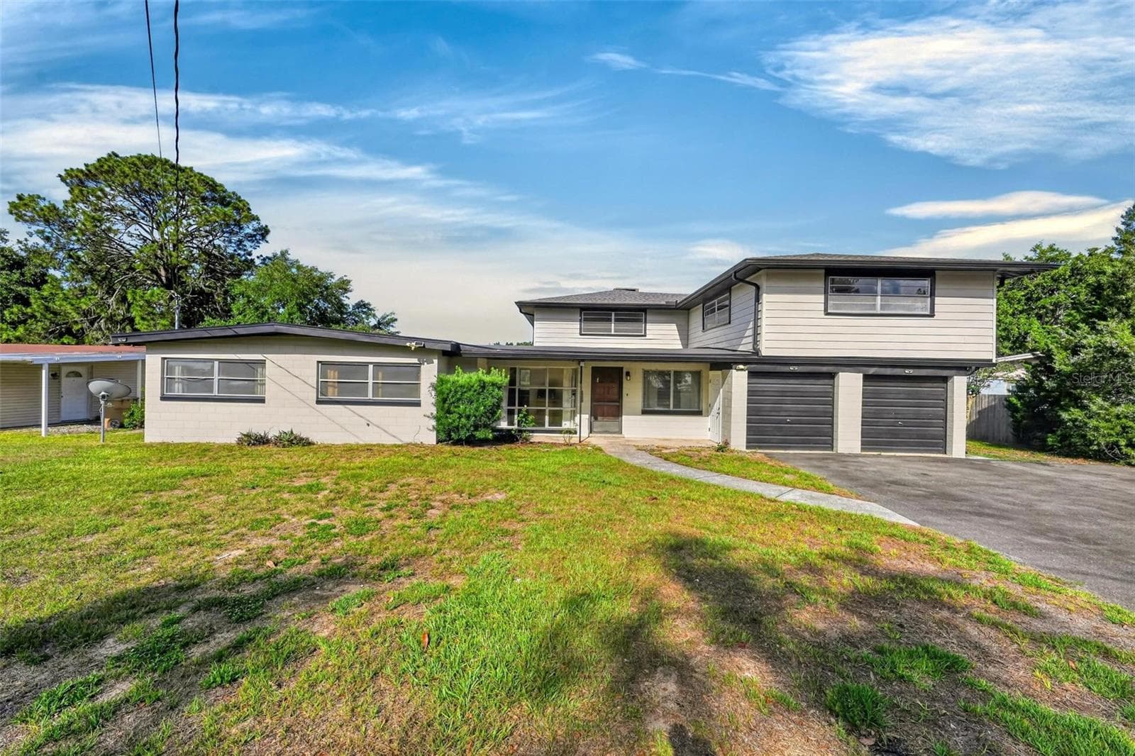 710 TWIN OAKS LN