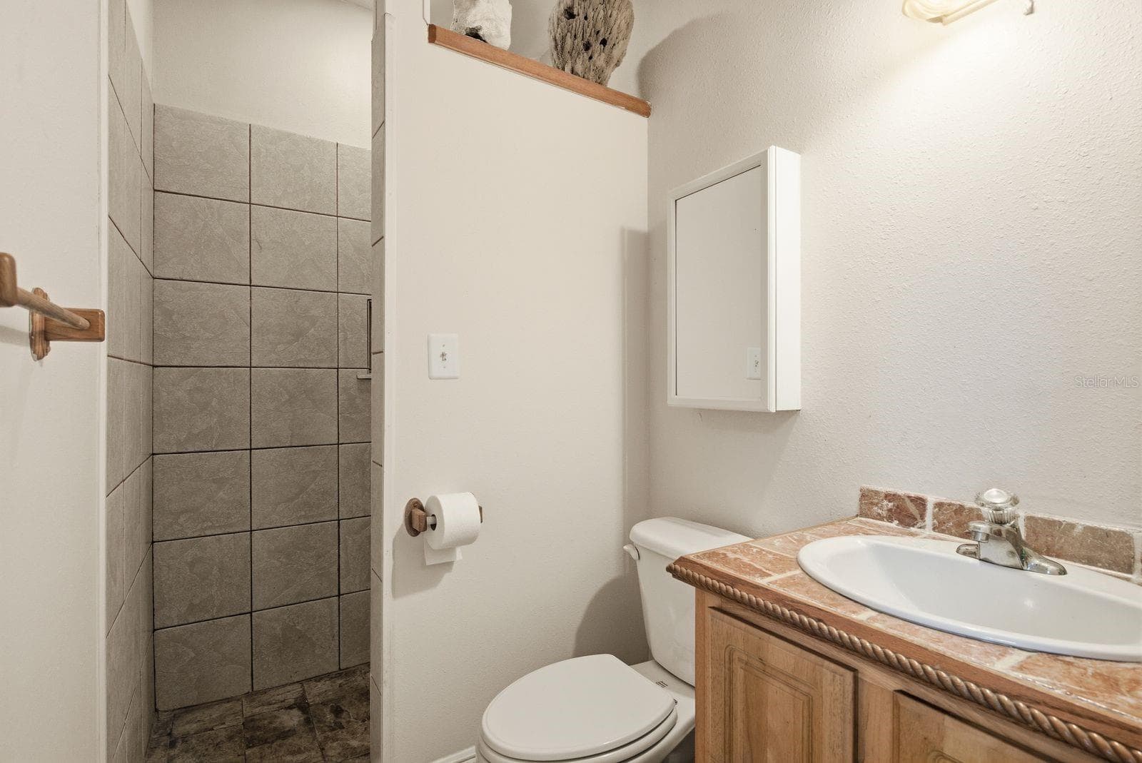Garage Bathroom - 503 PALM AVE, PALM HARBOR