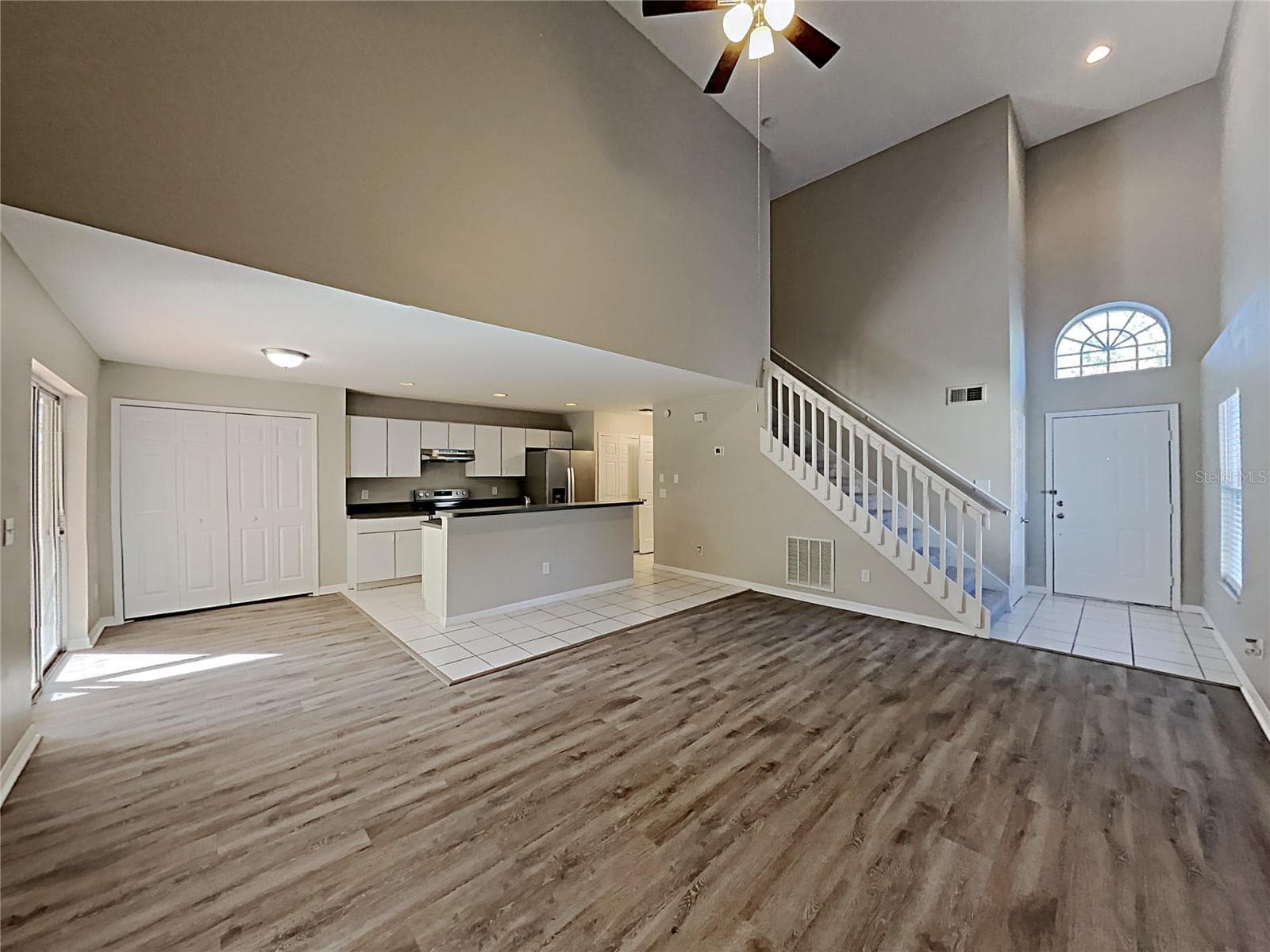 Single Family Residence at 2184 HEATHWOOD CIR, ORLANDO, photo 2 of 19