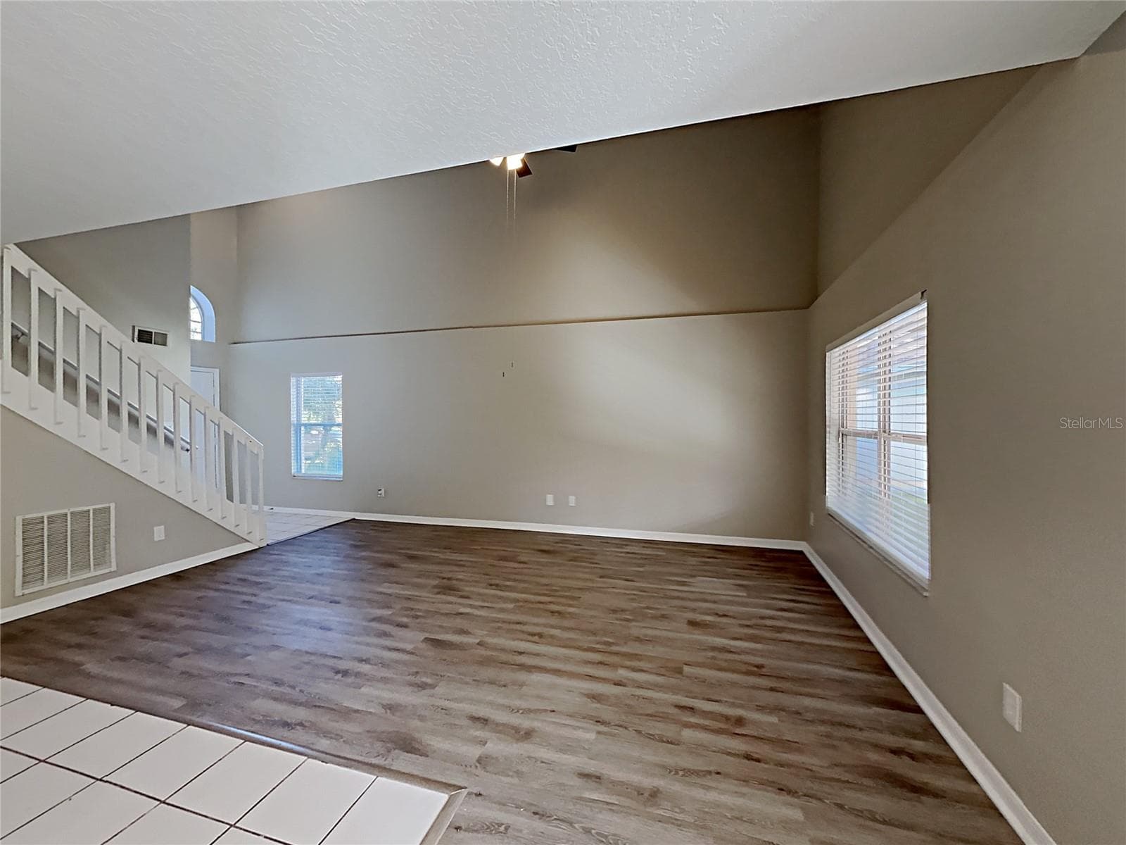 Single Family Residence at 2184 HEATHWOOD CIR, ORLANDO, photo 4 of 19